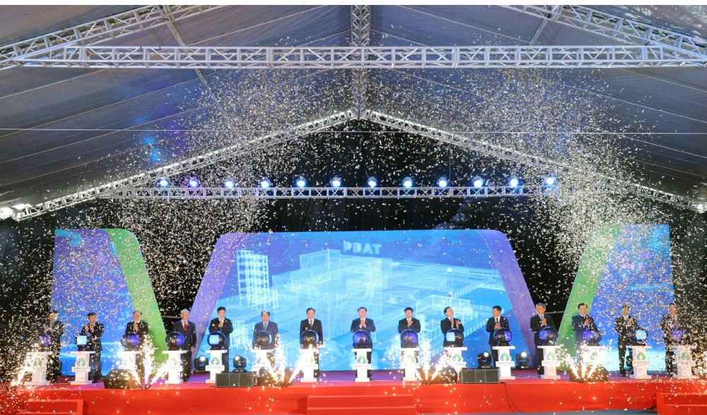 Chairman of the National Assembly of the Socialist Republic of Vietnam Mr. Vuong Dinh Hue with Ministers of Ministries and leaders of Hai Phong city, Hai Duong province and Yen Bai province and An Phat Holdings’ BODs pressed the ground-breaking button.