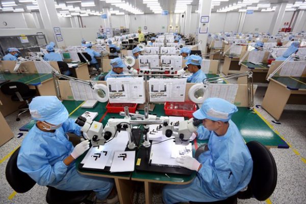 Businesses with income of no more than 200 billion VND (8.58 million USD) a year are eligible for 30 per cent corporate income tax reduction this year. (Photo: laodong.vn)